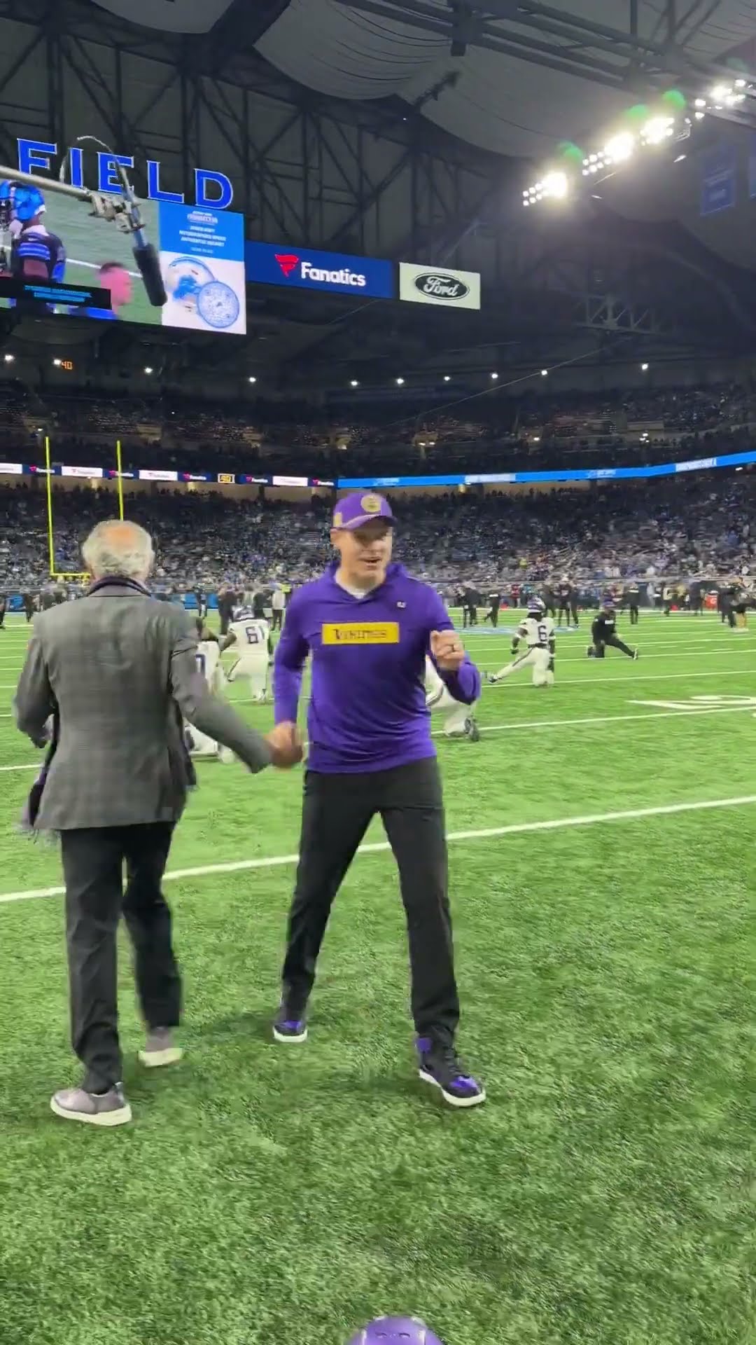 Vikings Owner Zygi Wilf Greets Players \u0026 Kevin O'Connell Before Lions Game ?